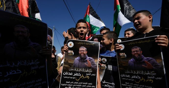 Israele, la morte di Khader Adnan scatena ‘L’Intifada della Fame’: più di mille palestinesi tenuti in prigione senza accuse formali