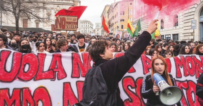 Scuola-lavoro,  la riforma Valditara  fa ancora  peggio