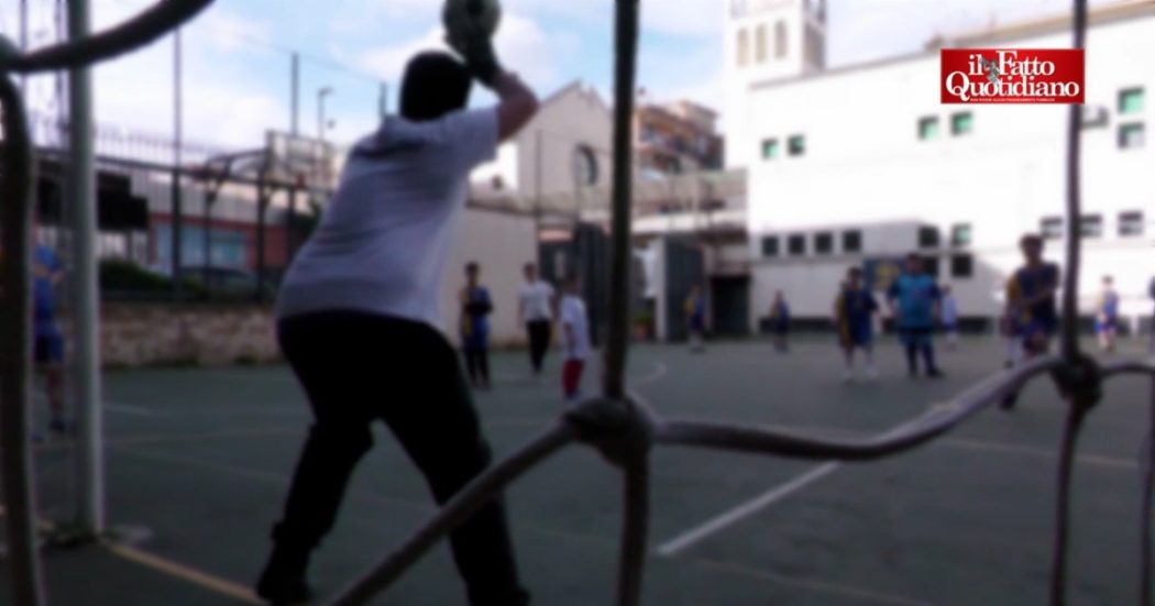 Lo “scudetto” dei ragazzi di Secondigliano: un campo da calcio al posto dell’ex base di spaccio. “Così abbiamo avviato la raccolta fondi con la Fondazione del Fatto”