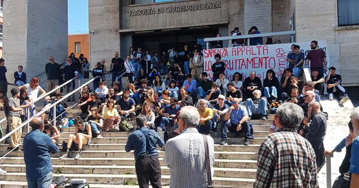 Lavoro povero, il caso dei guardiani della Sapienza: “Minacciati da personale dell’ateneo” dopo le proteste sul contratto che taglia i salari