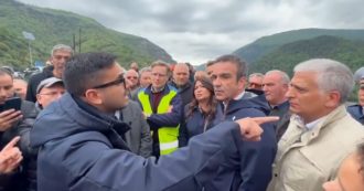 Copertina di Crollo ponte in Calabria, botta e risposta tra il consigliere M5s e Occhiuto : “Per mesi Anas non ha fatto prevenzione”, “Ha evitato vittime”