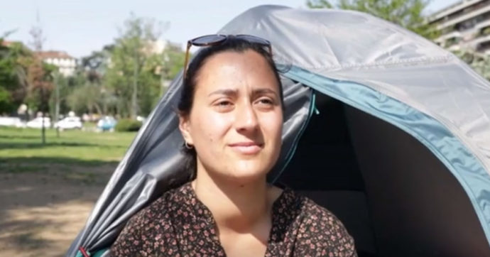 Studentessa in tenda davanti al Politecnico di Milano: un durissimo j’accuse contro il caro affitti
