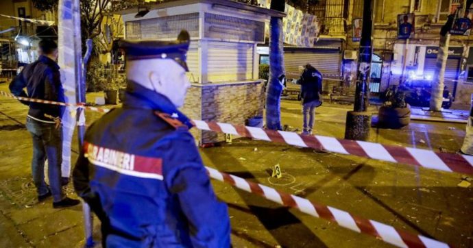Napoli, due feriti per i botti. Ucciso un 26enne, il prefetto: “Morte slegata dai festeggiamenti”