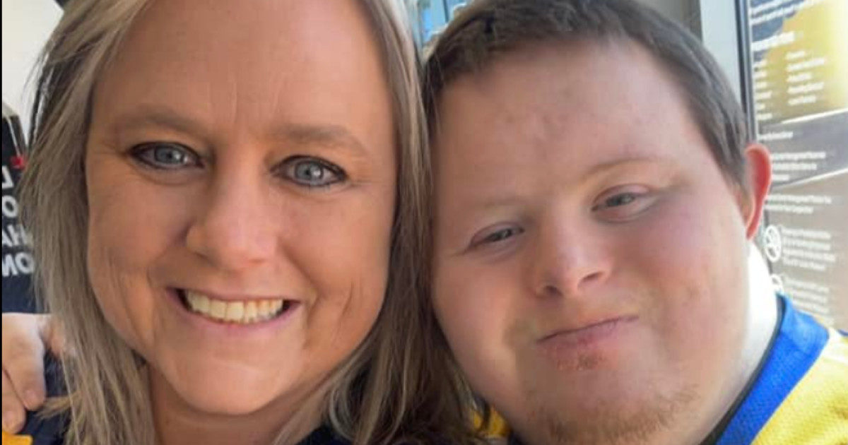 Mamma cerca amici al figlio con sindrome di Down: “70 euro a chi passa due ore con lui”. La risposta all’appello social è spiazzante