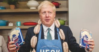 Dopo Brexit e Boris Johnson, gli inglesi hanno via via perso il gusto di ridere di Berlusconi