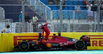 Copertina di Formula 1, Perez in pole al Gran Premio di Miami: poi Alonso e Sainz. Caos alle qualifiche: Leclerc finisce contro le barriere e blocca Verstappen (9°)