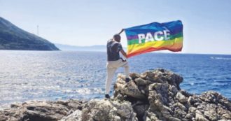 Copertina di Un lungo fiume arcobaleno: 50mila alla staffetta per la pace