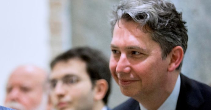 Andrea Pertici: “No al premierato: il governo controllerebbe il Parlamento”