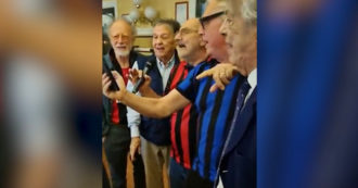 Copertina di Il derby Inter-Milan si “gioca” all’Osteria del Treno di Milano con Massimo Moratti, Gherardo Colombo e Renato Pozzetto – Video