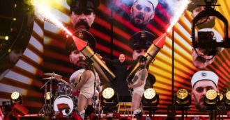 Copertina di Eurovision 2023, in mutande e con finti missili sul palco contro la guerra in Ucraina: così i croati Let3. Ecco i dieci Paesi finalisti