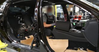 Copertina di Sparatoria in una fabbrica Mercedes in Germania: due morti, arrestato il killer