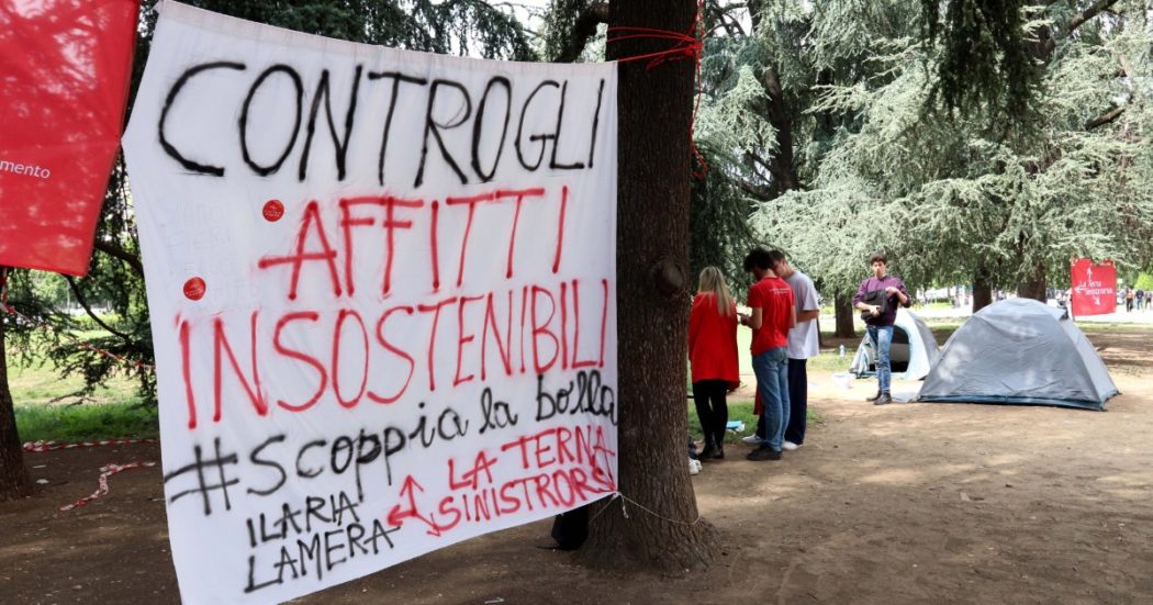 Caro affitti, proteste in 8 città. Bernini: “Stanziato 1 miliardo per il diritto allo studio”. Gli universitari: “Risorse agli studentati privati”