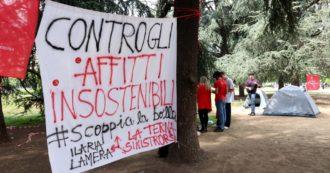 Copertina di Caro affitti, proteste in 8 città. Bernini: “Stanziato 1 miliardo per il diritto allo studio”. Gli universitari: “Risorse agli studentati privati”