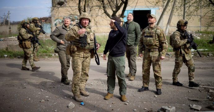 Ucraina, Zelensky rallenta sull’offensiva. Pace: Usa-Cina ora parlano