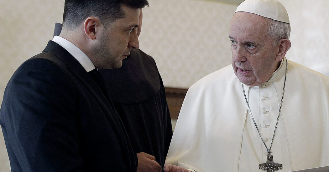 L’incontro Francesco-Zelensky: la corsa solitaria (anche in Vaticano) del Papa per la mediazione e la pace. Senza escludere la Russia