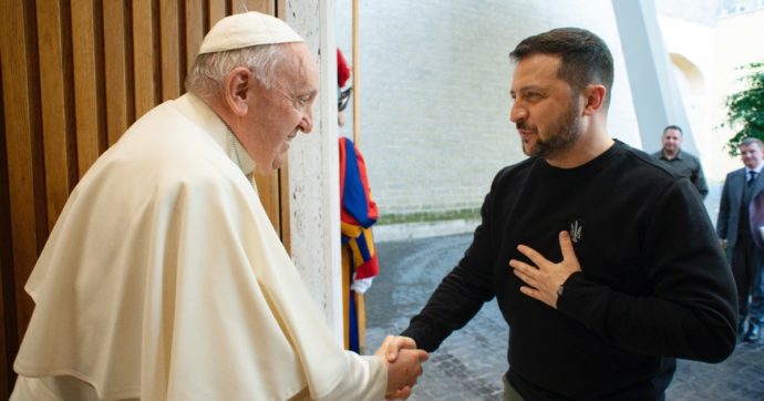 Ucraina, la diretta – Zelensky a Roma incontra Mattarella e Meloni. Poi vede il Papa: “Gli ho chiesto di condannare i crimini russi”