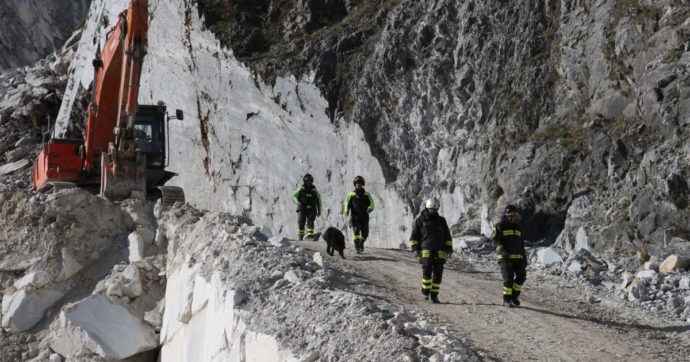 Operaio muore schiacciato da un masso di marmo in una cava della Garfagnana: aveva 55 anni