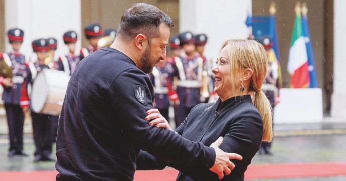 Giorgia abbraccia Volodymyr per parlare agli Usa e a Salvini