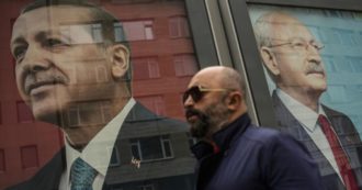 Copertina di Elezioni in Turchia, la diretta – Erdogan e Kilicdaroglu al ballottaggio il 28 maggio. L’opposizione sullo spoglio ufficiale: “Una farsa”