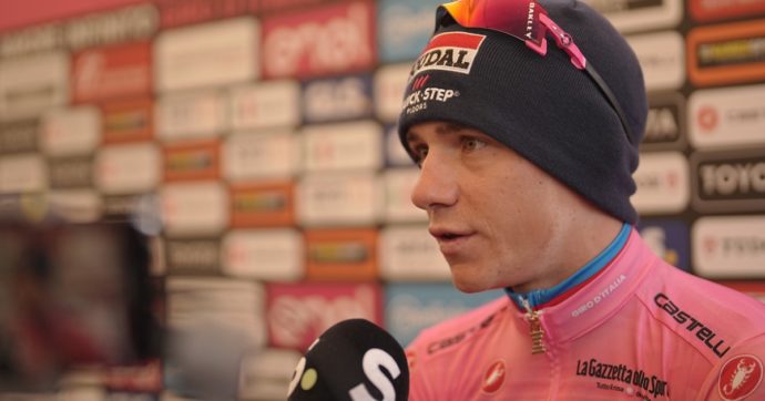 Giro d’Italia, ci è voluto il sacrificio di Evenepoel per fare ciò che andava fatto subito