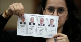 Copertina di Elezioni in Turchia, i risultati del primo turno: Erdogan fermo al 49,4% dei voti, Kilicdaroglu al 44,9%