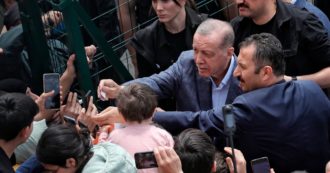 Copertina di Turchia al ballottaggio il 28 maggio. Erdogan fiducioso: in Parlamento la sua alleanza raggiunge il 49%
