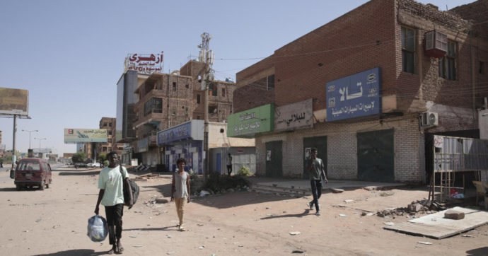 Sudan, dopo un mese di guerra il paese è nel caos, la popolazione allo stremo e le fazioni vengono manovrate dall’ estero