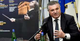 Copertina di Paestum, torna al Comune il lido dell’imprenditore che festeggiò con le sirene l’elezione del sindaco