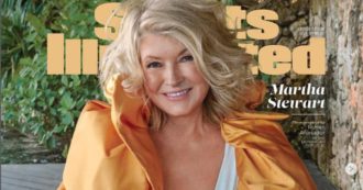 Copertina di Martha Stewart, a 81 anni posa in costume da bagno sulla copertina di Sports Illustrated. E batte il record della mamma di Elon Musk
