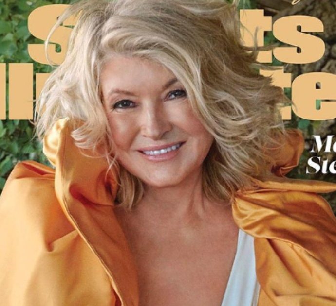 Martha Stewart, a 81 anni posa in costume da bagno sulla copertina di Sports Illustrated. E batte il record della mamma di Elon Musk