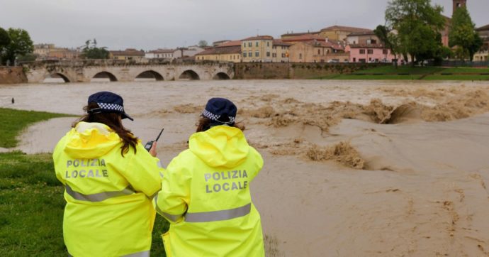 E. Romagna, piogge e frane: è allarme fiumi. Esonda il Savio, paura a Cesena: “Catastrofe”