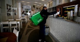 Copertina di Gig economy, le app strozzano le imprese: su alberghi e ristoranti commissioni del 20%