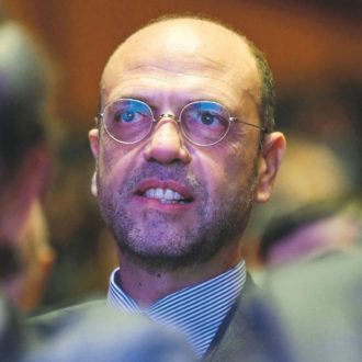 Copertina di Palazzo Chigi ricicla Alfano: lobby cattolica con Mantovano