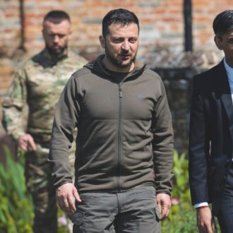 Copertina di Ucraina, Londra lancia la “coalizione F-16” mentre la Cina avvia il suo tour