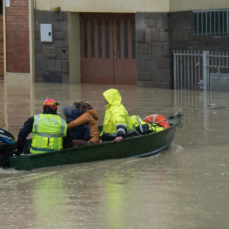 Copertina di Alluvioni, l’emergenza è la crisi climatica: il Fatto di domani 18 maggio