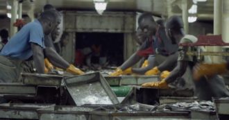 Reportage dagli oceani senza legge/6. Il business del mangime per pesci che distrugge le coste dell’Africa Occidentale