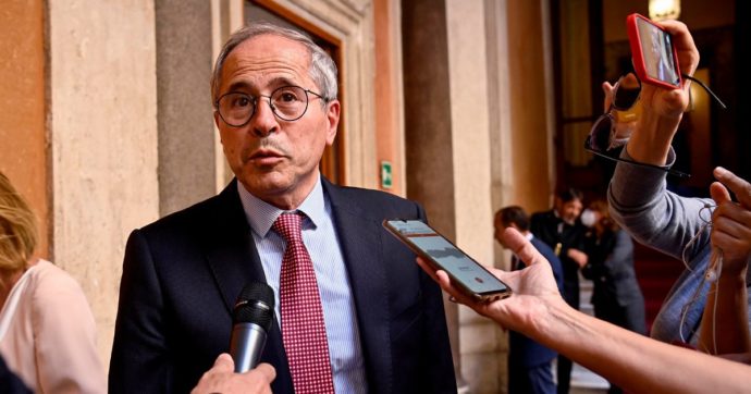 Crisanti su Change.org: “Via la politica dalla sanità”