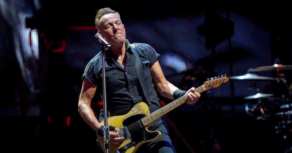 Bruce Springsteen sta male, saltano due concerti del tour mondiale: “Tenete i biglietti, saranno riprogrammati”