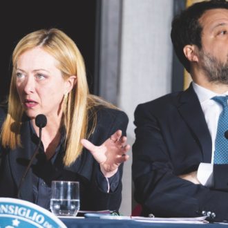Copertina di Flat tax, Lega contro il “Sistema”. “Fa sponda con FdI per colpirci”