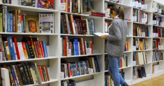 Copertina di Solo quattro italiani su dieci hanno letto almeno un libro nel 2022, il valore più basso da 22 anni. Meglio i giovani