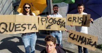 Copertina di Fridays for Future in piazza per l’Emilia Romagna: “Non è pioggia, è crisi climatica”