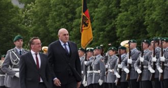 Copertina di Ucraina, il governo celebra il riarmo: “Serve a welfare e sanità”