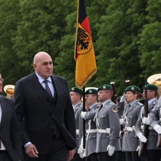 Copertina di Ucraina, il governo celebra il riarmo: “Serve a welfare e sanità”