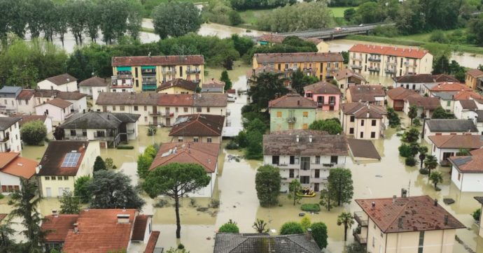 Copertina di Alluvione, Bonaccini non ha varato il piano sul clima previsto dal 2020. E vuole pure fare il commissario