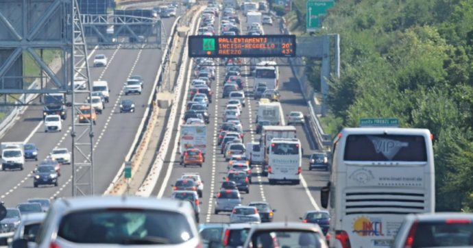 Traffico da bollino rosso per il terzo week end di agosto: 12 milioni di italiani in viaggio