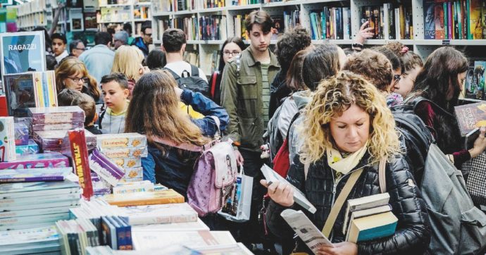 Copertina di Il Salone del libro, tra le intemerate di La Russa e i soliti record