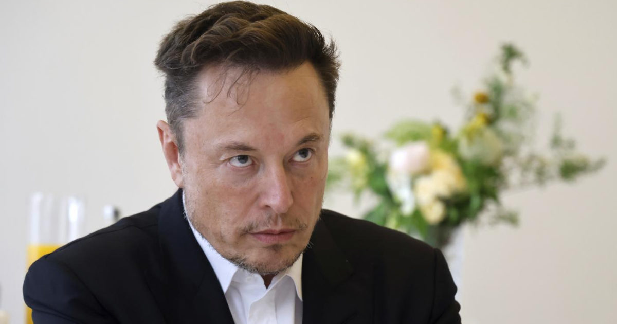 “Elon Musk mi ha preso il nome utente ‘X’ su Twitter… Avrebbe potuto regalarmi una Tesla in cambio ma mi hanno offerto un’altra cosa”: lo sfogo di Gene X Hwang