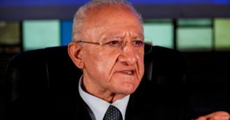 Copertina di Pd e De Luca:  sì al reintegro dell’uomo FdI condannato