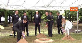 Copertina di G7 in Giappone, i leader dei paesi piantano un albero al memoriale della Pace di Hiroshima – Video