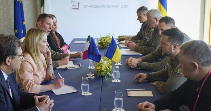 Meloni: “Addestramento di piloti ucraini? Noi non abbiamo F16, è una decisione che valutiamo con gli alleati”